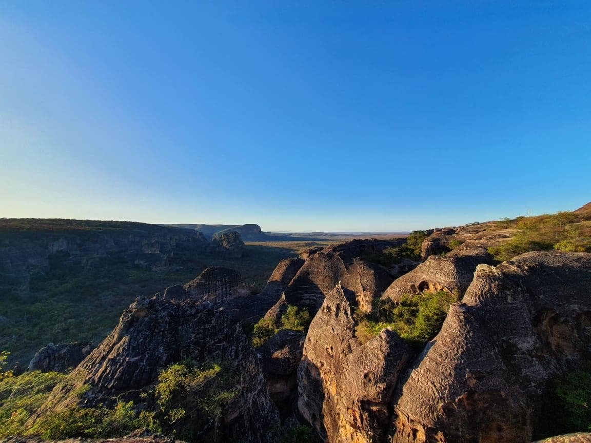 Vista de dentro da barraca mostrando o Sítio João Pimenta
