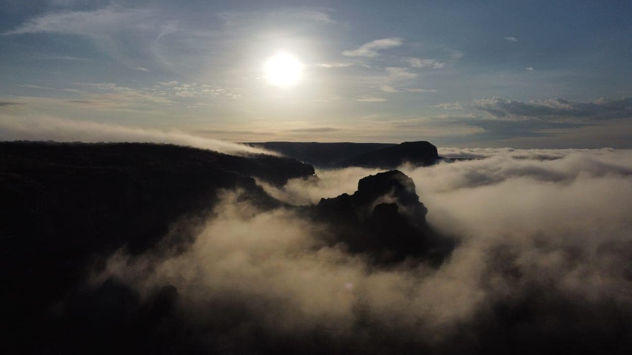 Vista de dentro da barraca mostrando o Sítio João Pimenta