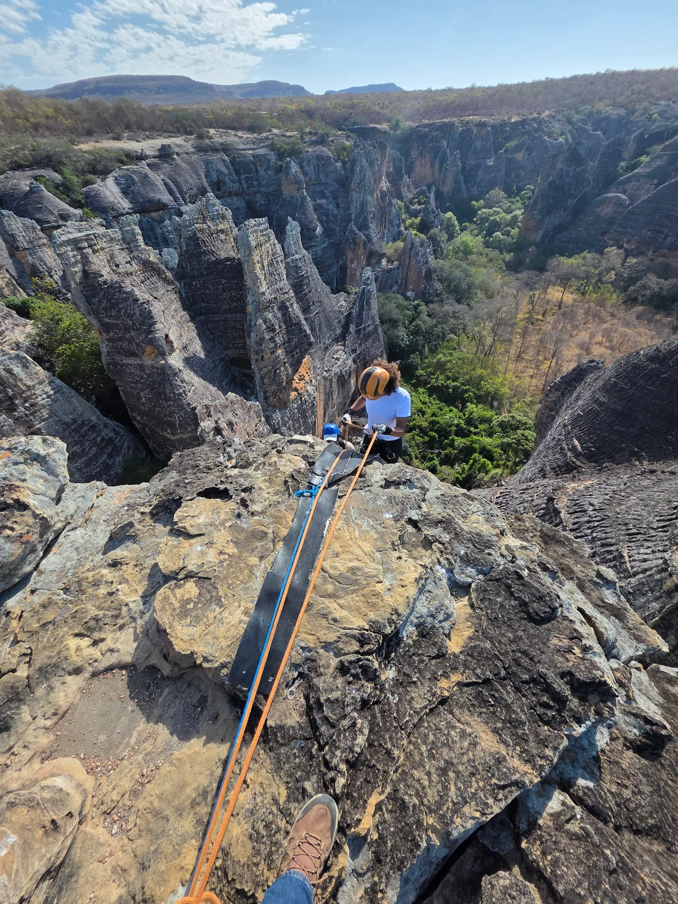Sinta a Adrenalina do Rapel em Meio aos Cânions