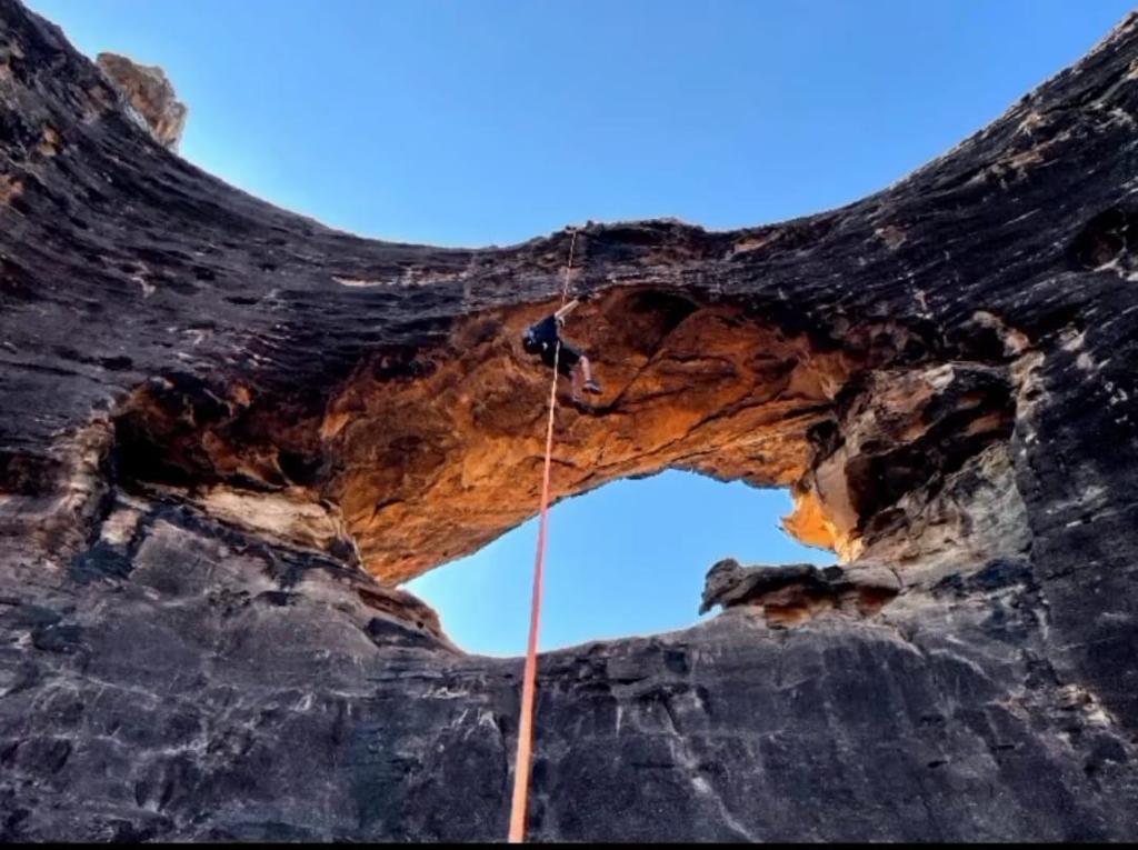 Sinta a Adrenalina do Rapel em Meio aos Cânions